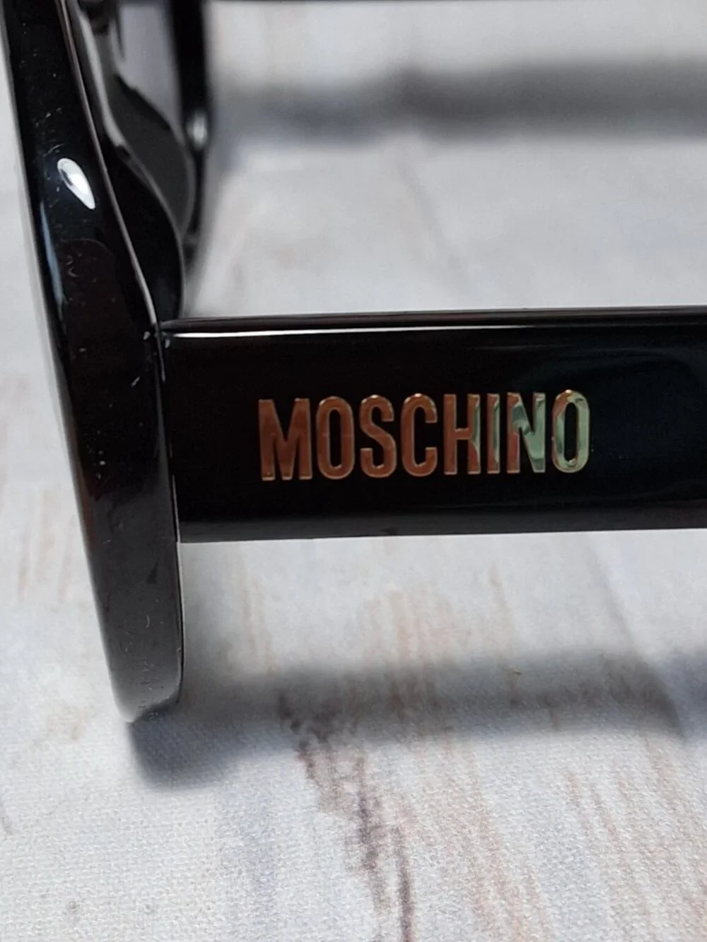 Moschino bold oversized